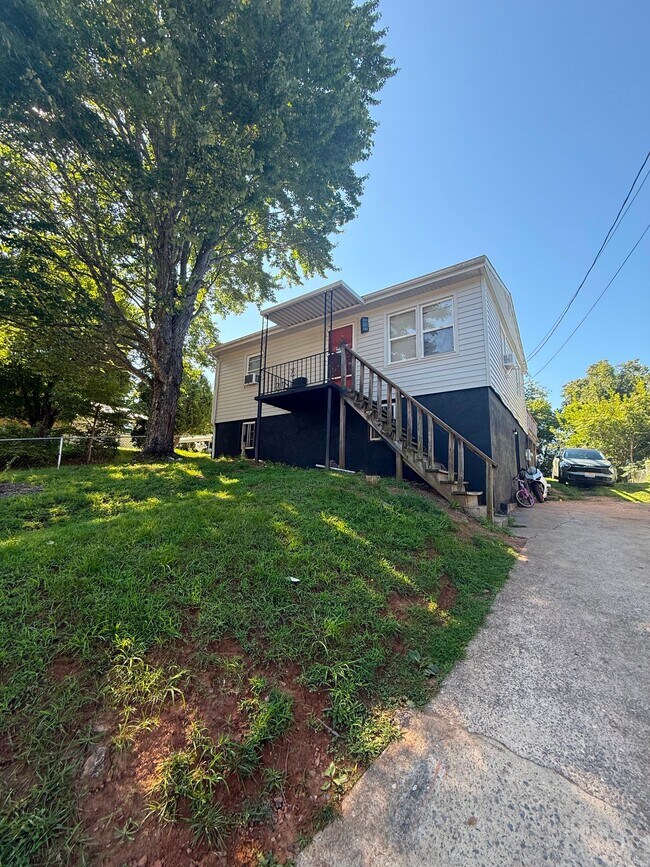 Building Photo - 809 Olympia St