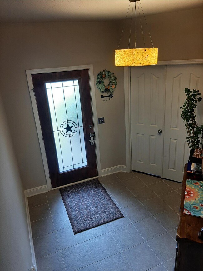 Building Photo - 554 Camellia Ct