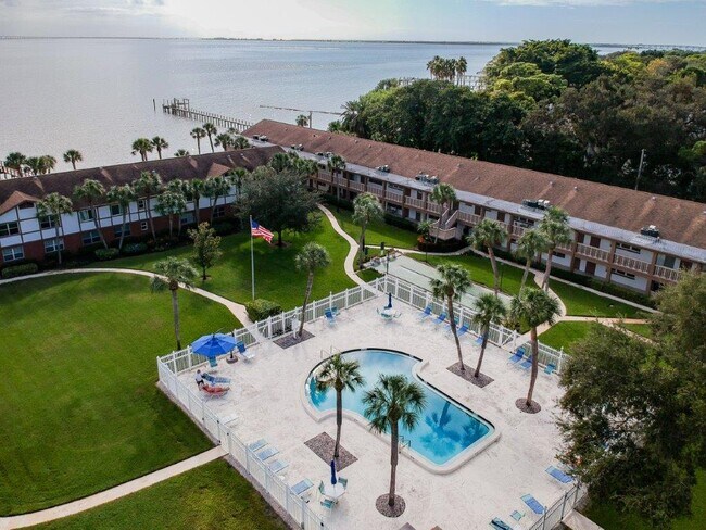 Building Photo - 650 Pinellas Point Dr S