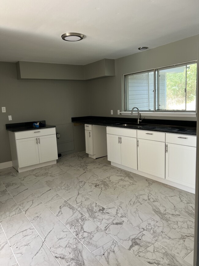 Building Photo - 105 Arlington Terrace