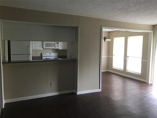 Building Photo - 13603 Ravensway Dr