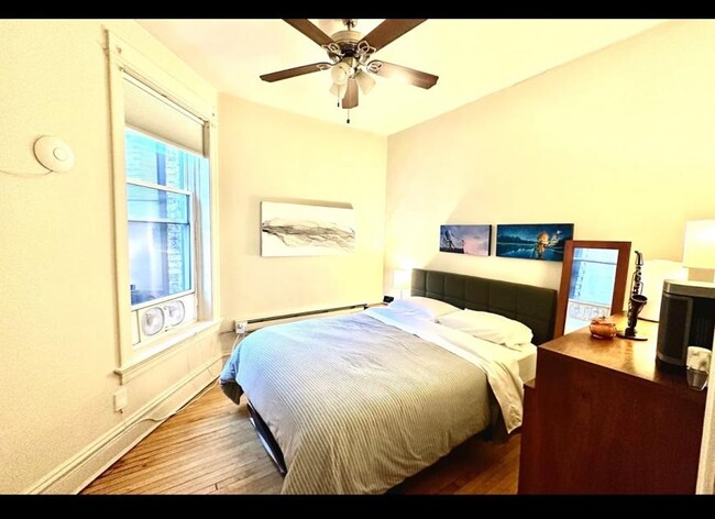 Building Photo - 1 bedroom in Chicago IL 60657