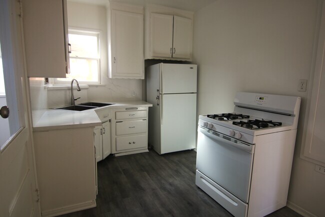 Building Photo - 507 S Verdugo Rd