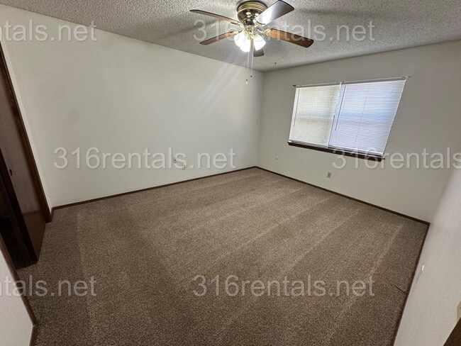 Building Photo - 351 E Marion Ct