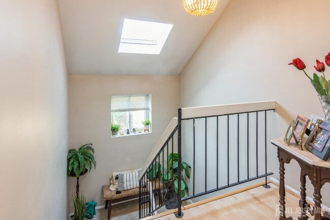 Building Photo - 217 Silver Ln