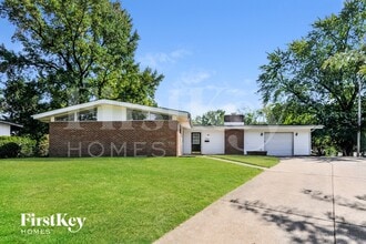 Building Photo - 2440 Cherry Ln