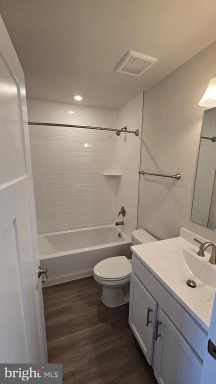 Building Photo - 66 Trotting Rd