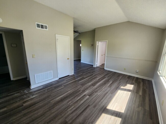 Building Photo - Newly updated 3 bedroom 1.5 bath home for rent in Valley Station!