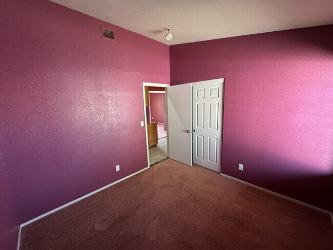 Building Photo - 4615 Split Rock Dr