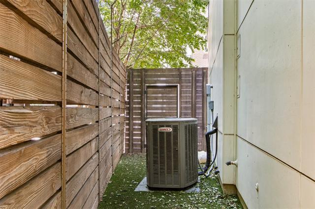 Building Photo - 381 E Greenbriar Ln