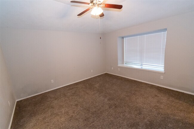 Building Photo - 1009 Wildwood Dr