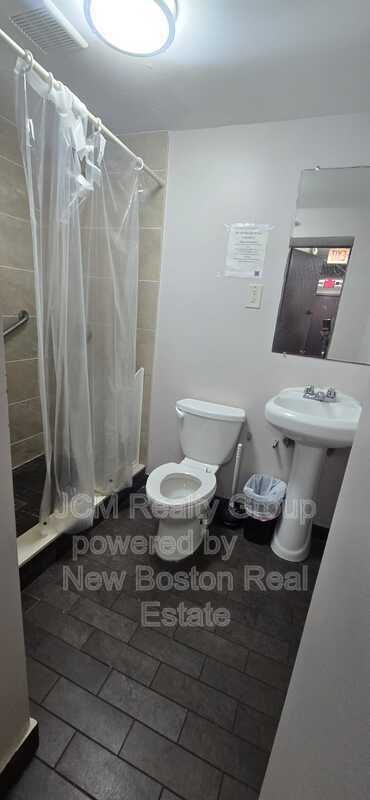 Building Photo - 5 Union Ave