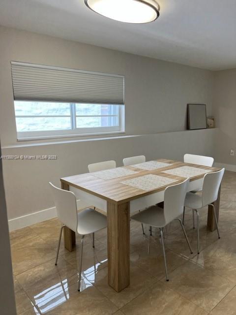 Building Photo - 4122 Collins Ave