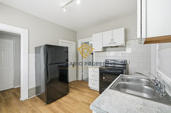 Building Photo - $500 OFF MOVE-IN SPECIAL!!! 4 Bedroom home in Near Downtown Indy! Available Now!