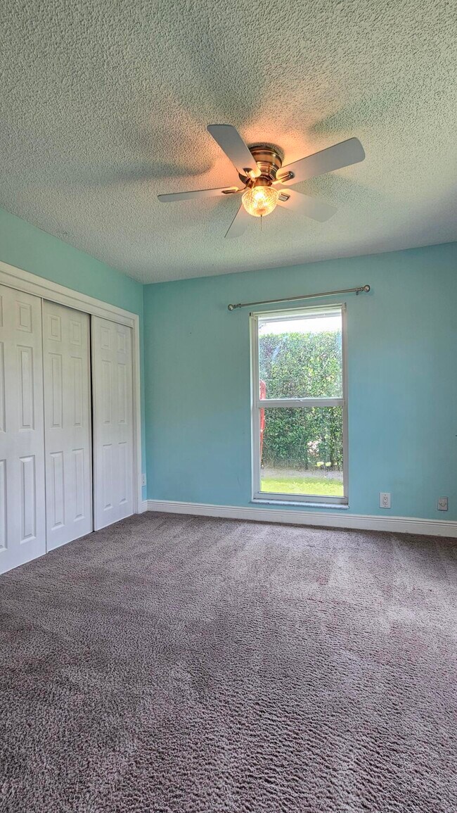 Building Photo - 12157 Sycamore Ln