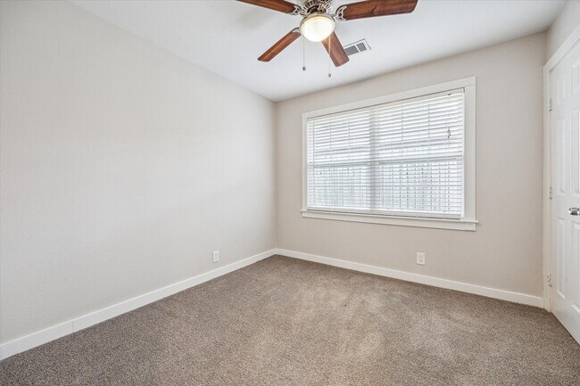 Building Photo - 2006 Du Barry Ln