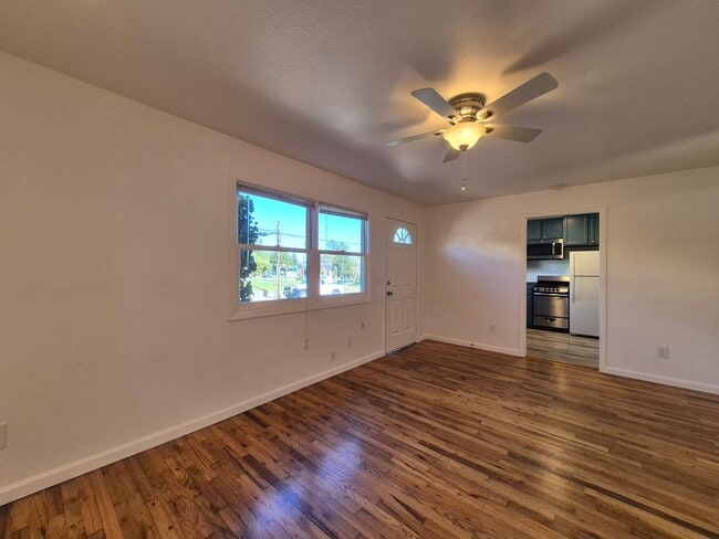 Building Photo - 2 Bedroom for Rent