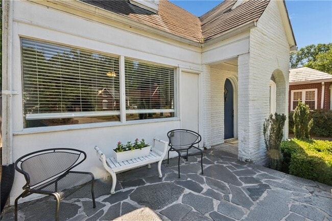 Building Photo - 1213 Cameron Ct NE