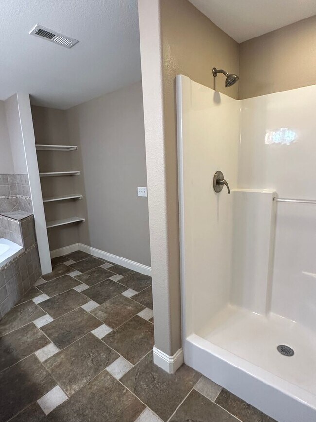 Building Photo - 4 Bed 2 Bath FOR RENT in Waynesville