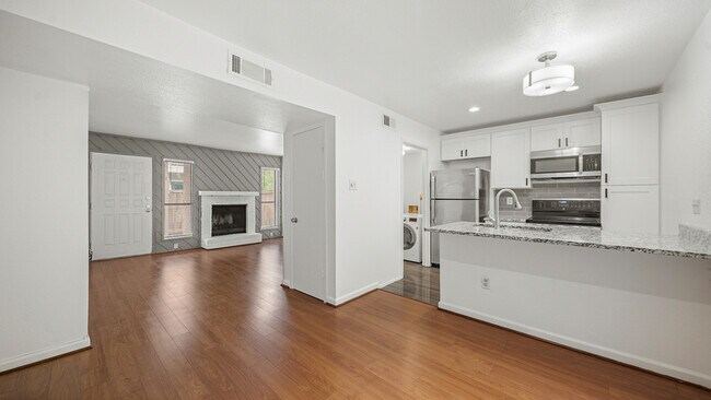 Building Photo - 2100 Wilcrest Dr