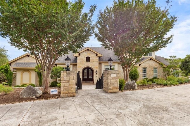 Building Photo - 8600 Bluegrass Dr