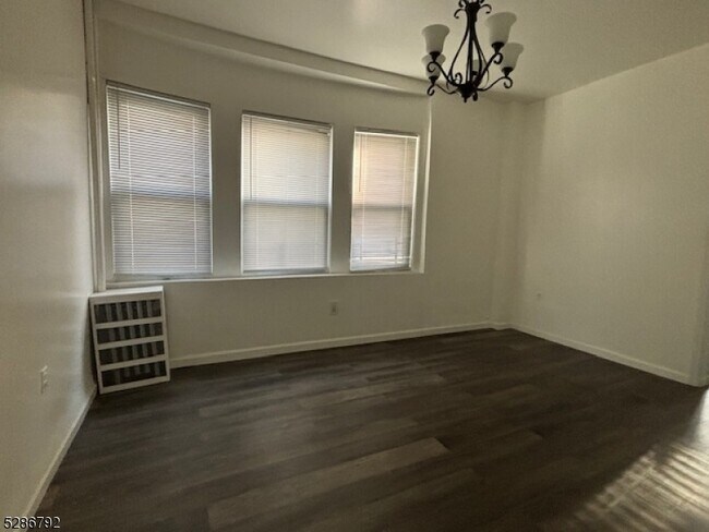 Building Photo - 66 Vermont Ave