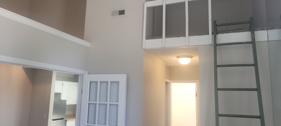 Building Photo - 4921 Garrison St