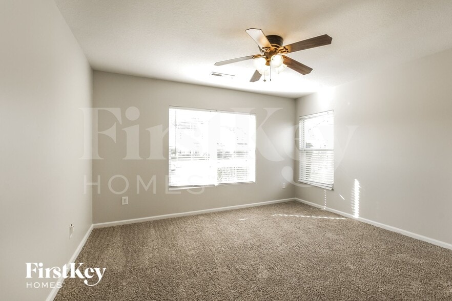 Building Photo - 11618 Village Pond Dr