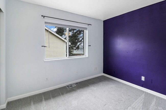 Building Photo - 4 Bedroom 2.5 Bathroom - Redwing - Pet Fri...