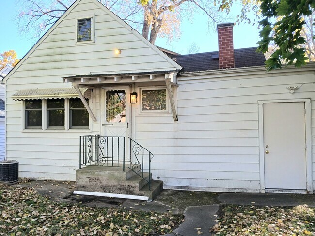 Building Photo - 112 Hazel Ct