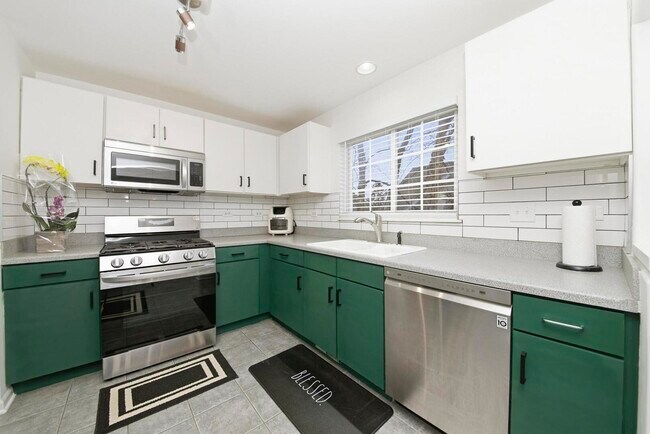 Building Photo - 2038 Cambria Ct