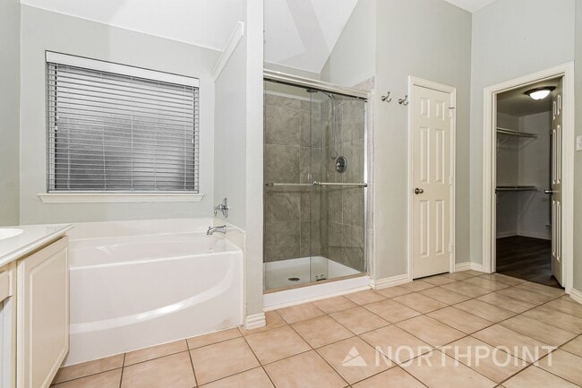 Building Photo - 3 BR/3BA | Newly Renovated Single Family Home | Fenced backyard | In Royse City!