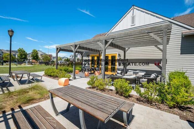 Building Photo - Modern 3BR/3BA Home in Bayshores | 1,542 Sq Ft | Prime Location