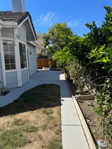 Building Photo - 32256 Ashley Way