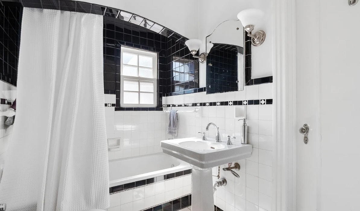 Building Photo - 1220 W 62nd St