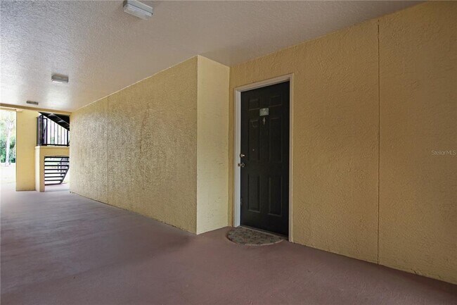 Building Photo - 1930 Summer Club Dr