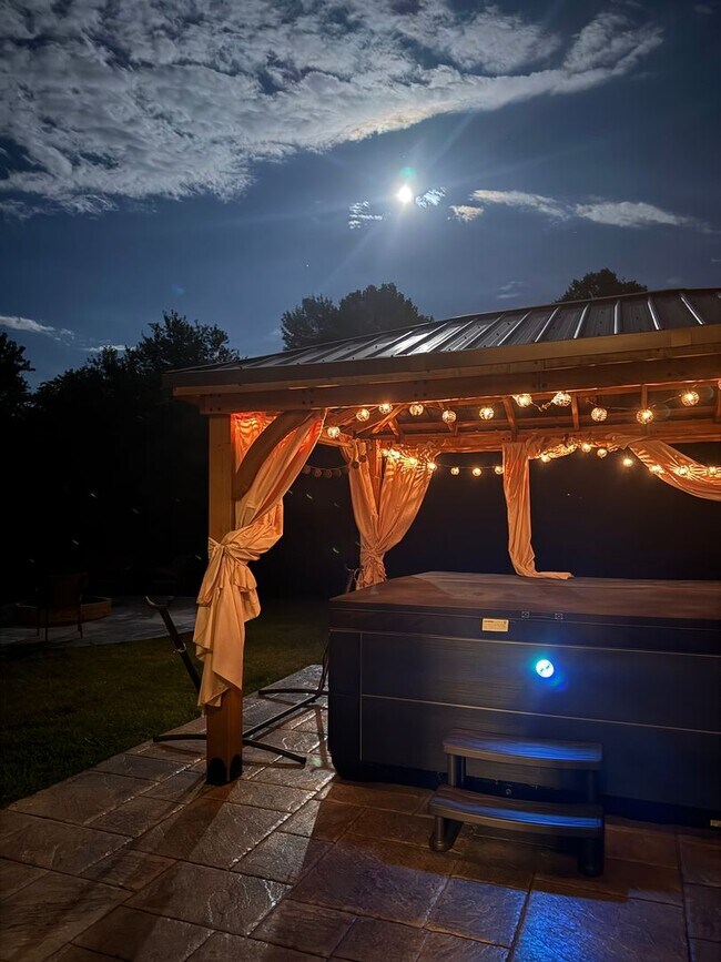 Building Photo - 6883 Birmingham Dr