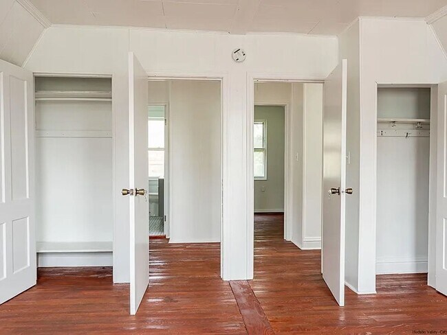 Building Photo - 2 Bedroom Single-Family Home, Newburgh