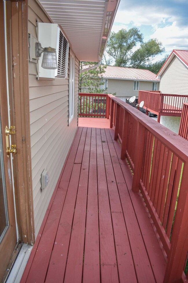 Building Photo - 2 Bedroom in Jersey Shore with 1 Car Garage!