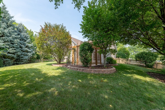 Building Photo - 1065 Red Clover Dr