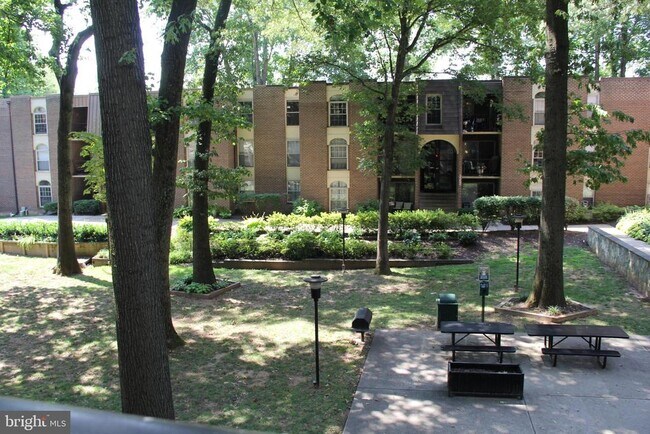 Building Photo - 3360 Woodburn Rd