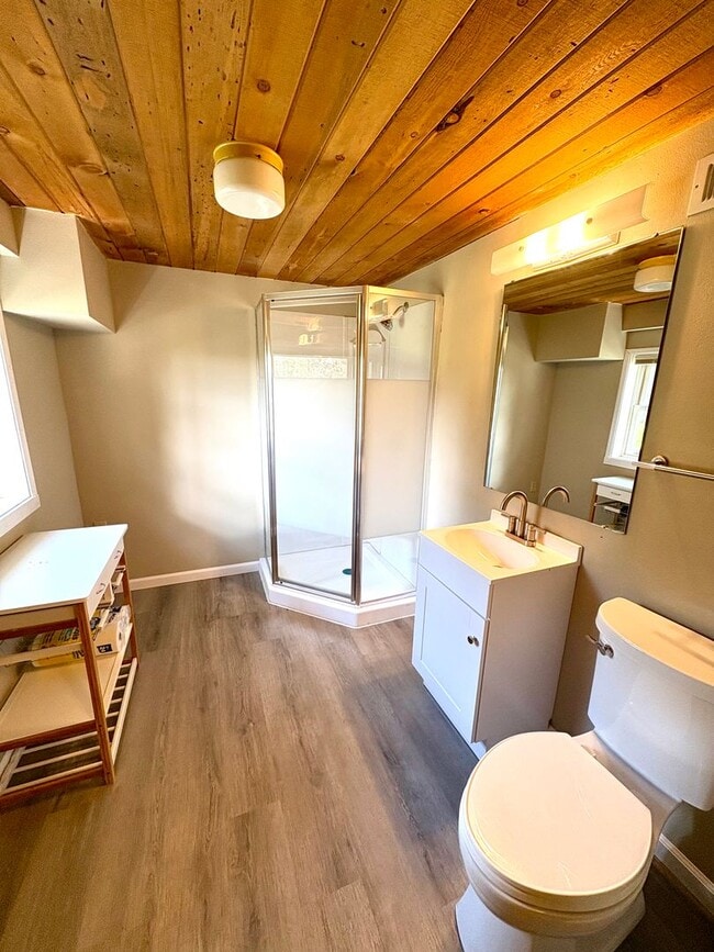 Building Photo - Cozy Basement Studio Apartment in NW Bend!