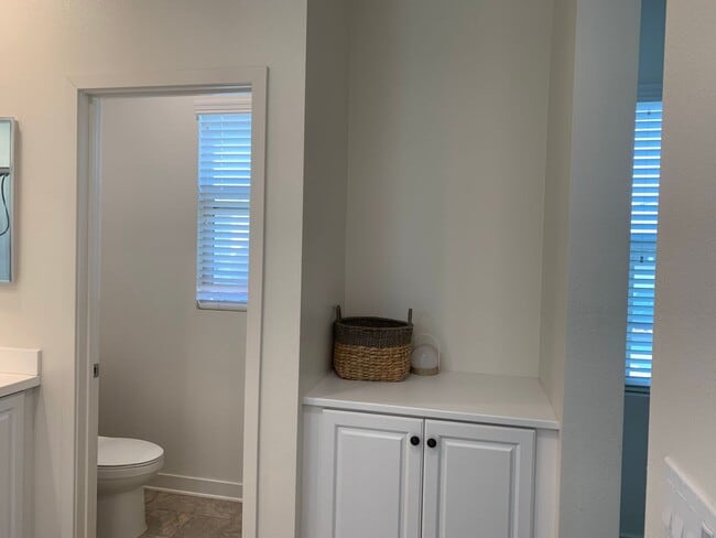 Building Photo - Beautiful Home 4bed/3 bath