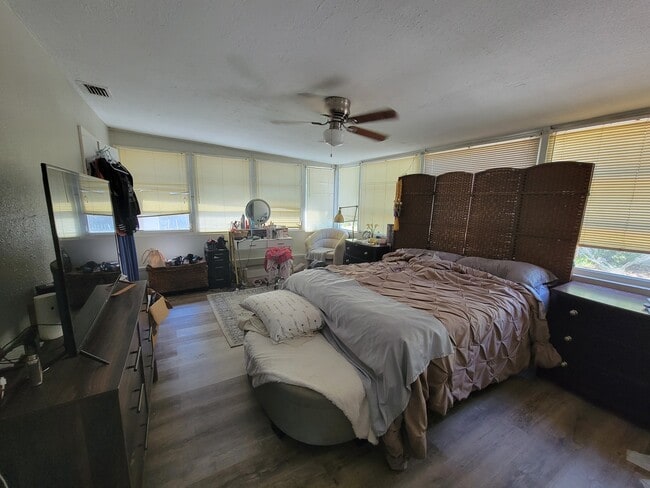 Building Photo - 3340 Beacon Square Dr