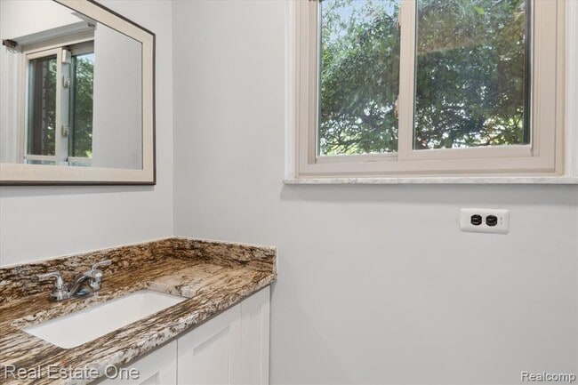 Building Photo - 23944 Fordson Dr