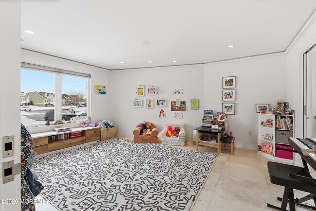 Building Photo - 7 Circle Dr