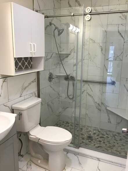 Building Photo - 210 Brook Village Rd