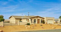 Building Photo - FULLY FURNISHED - LONG TERM RENTAL 3 Bedro...