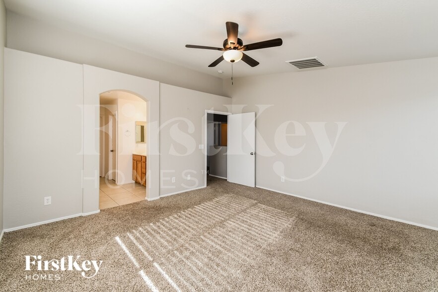 Building Photo - 29344 N Yellow Bee Dr