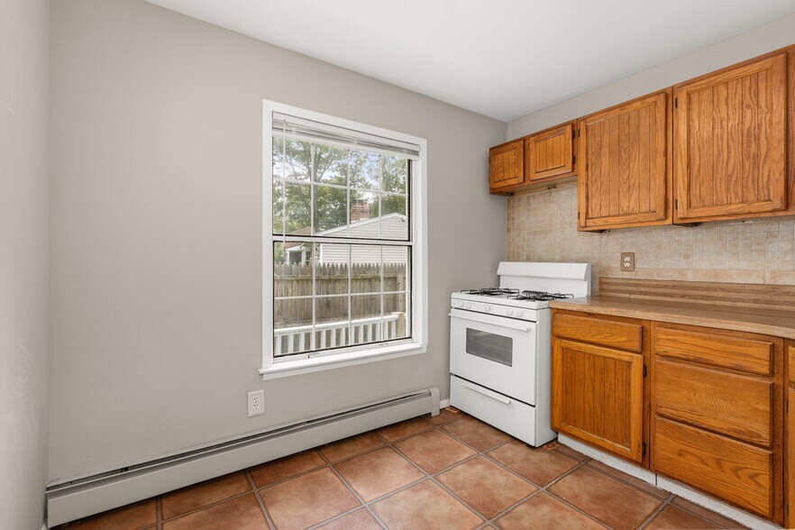 Building Photo - 447 Johnson Ave